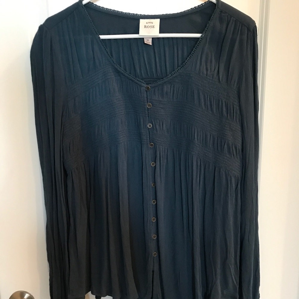 Cute blouse only worn once